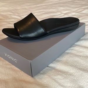 Vionic leather sandals - size 7 1/2
